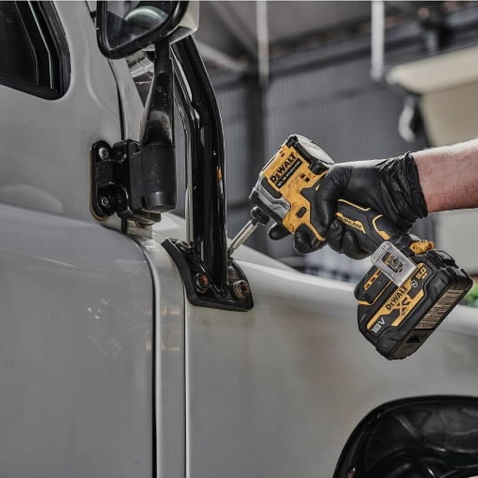 Dewalt DCF850N Akülü Darbeli Vidalama Makinası Solo