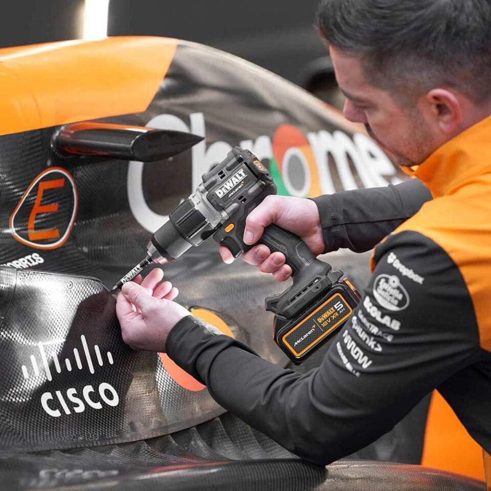 Dewalt x McLaren DCD85MP2T 18V 5 AH Çift Akülü Darbeli Matkap