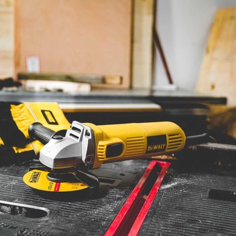 Dewalt DWE4016 730W 115mm Avuç Taşlama