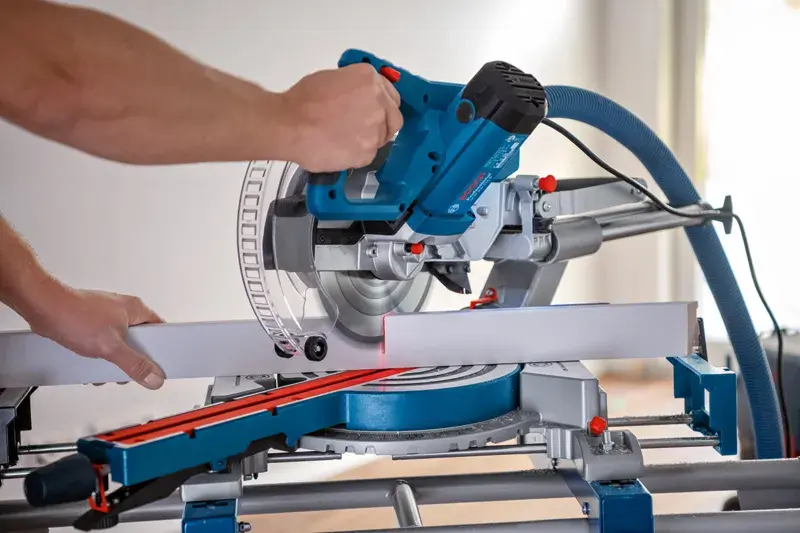 Bosch GCM 305-216 D Gönye Testere