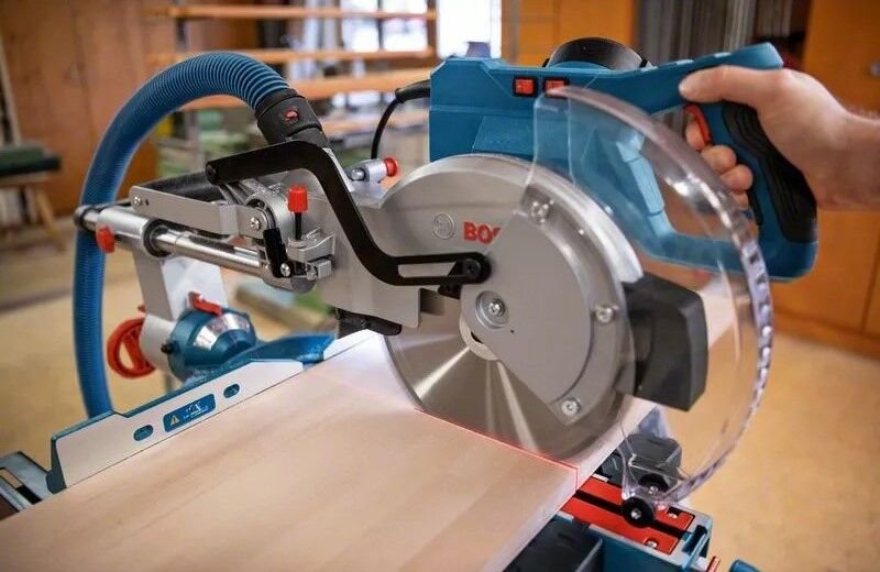 Bosch GCM 305-216 D Gönye Testere