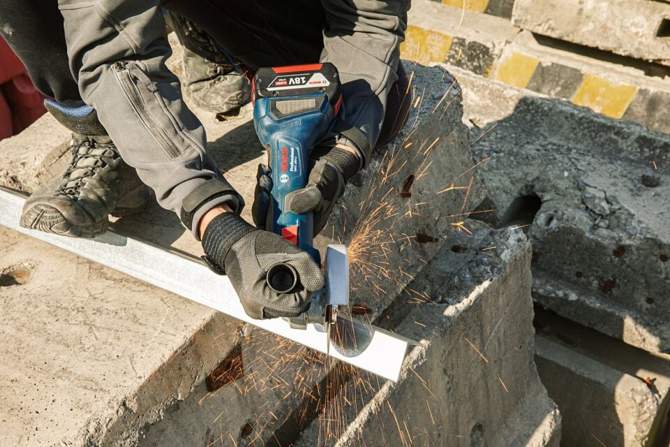 Bosch Professional GWS 180-LI 4Ah Çift Akülü Taşlama Makinesi