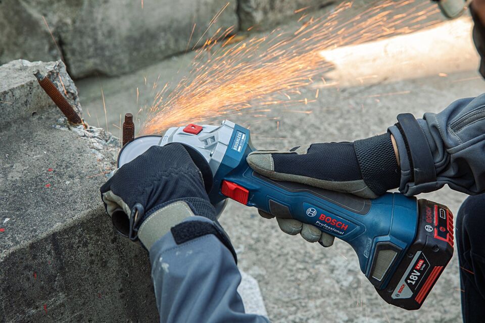 Bosch Professional GWS 180-LI 4Ah Çift Akülü Taşlama Makinesi