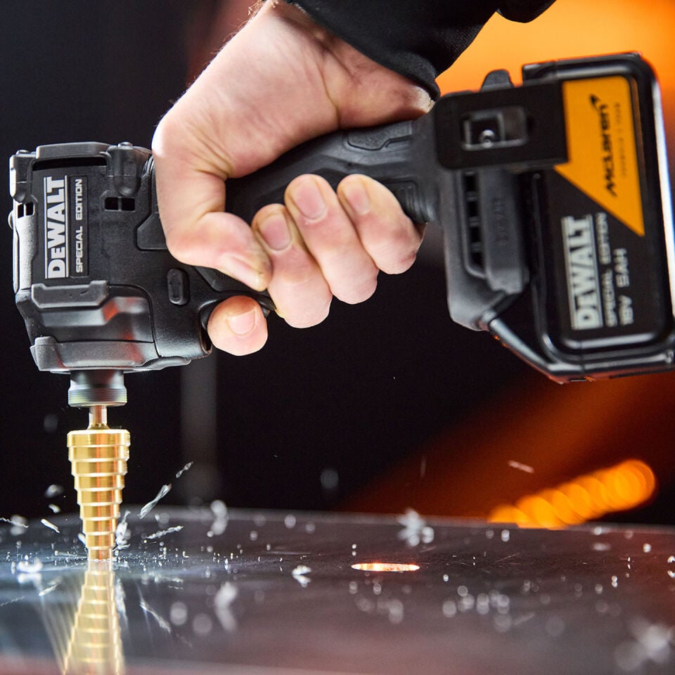 Dewalt DCK2222MP2T McLaren F1 18 V Çift Akülü 5 Ah Elektrikli El Aletleri Seti