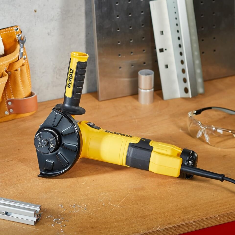 Dewalt DWE4257 1500W 125mm Avuç Taşlama Devir Ayarlı